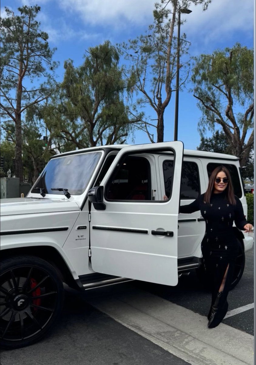 MayeliClub's tweet image. Happy Sunday everyone 😎