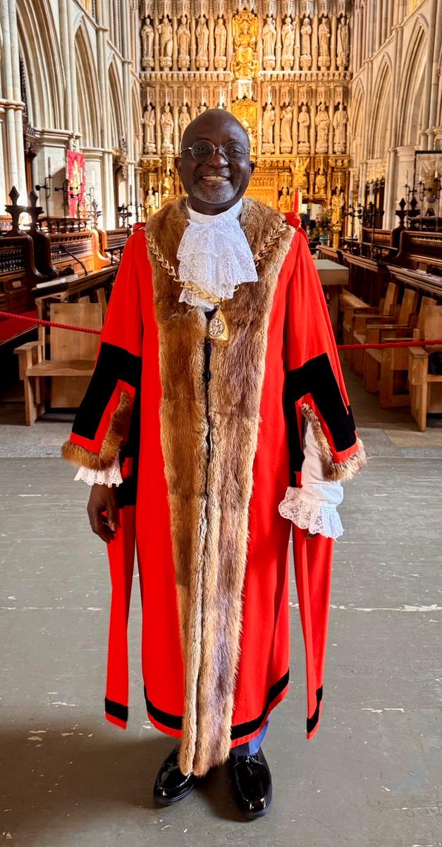 sunnylambe's tweet image. Very Surreal! An amazing grace, great honour & privilege to be installed Mayor @lb_southwark & wife #Jeangalleylambe as #Mayoress. Thank you @BishopSouthwark @metpoliceuk and everyone who came to support me on Saturday 17 May at @Southwarkcathed
