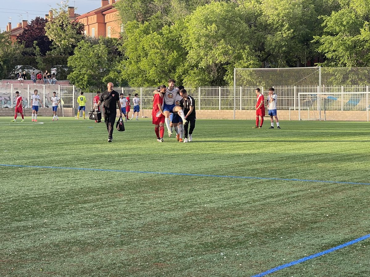 GradaSiete7's tweet photo. En nombre de Hugo que fue el que cubrió el partido y de toda la familia de Grada Siete queremos mandar mucho ánimo a Jorge (jugador del C.D. DAGANZO) que tuvo que salir lesionado y parece de gravedad

Estaremos al tanto y que sea lo menos posible 🙏🏻

@CdDaganzo https://t.co/AJea429HZg