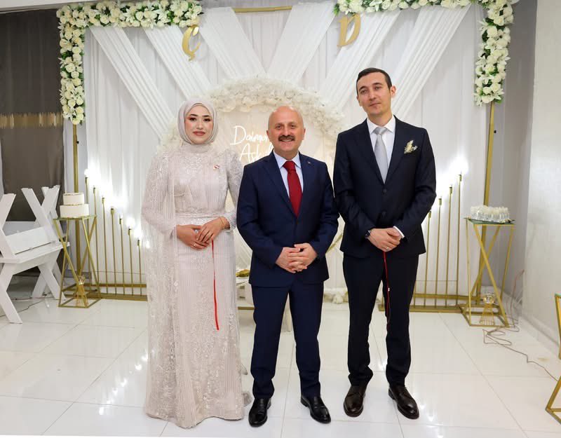 Oğlum Doğan'ı Adıyamanda Kıymetli Valimiz Osman Varol'un taktığı nişan yüzükleri ile Özer Ailesinden Çiğdem kızımızla evliliğe ilk adımını atması.

Aile olarak gönül verdiğimiz Galatasarayımızın Şampiyonluğa ulaşarak beşinci yıldızı takması ile Çifte mutluluk yaşadık.