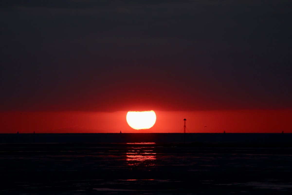 Stephen Carrigan (@snapandgo222) on Twitter photo The sun popped out to set, feeling a few spits of rain and chilly. Back to normal I guess <a href="/StormHour/">#StormHour</a> #Crosbybeach #sunsets The sun popped out to set, feeling a few spits of rain and chilly. Back to normal I guess <a href="/StormHour/">#StormHour</a> #Crosbybeach #sunsets