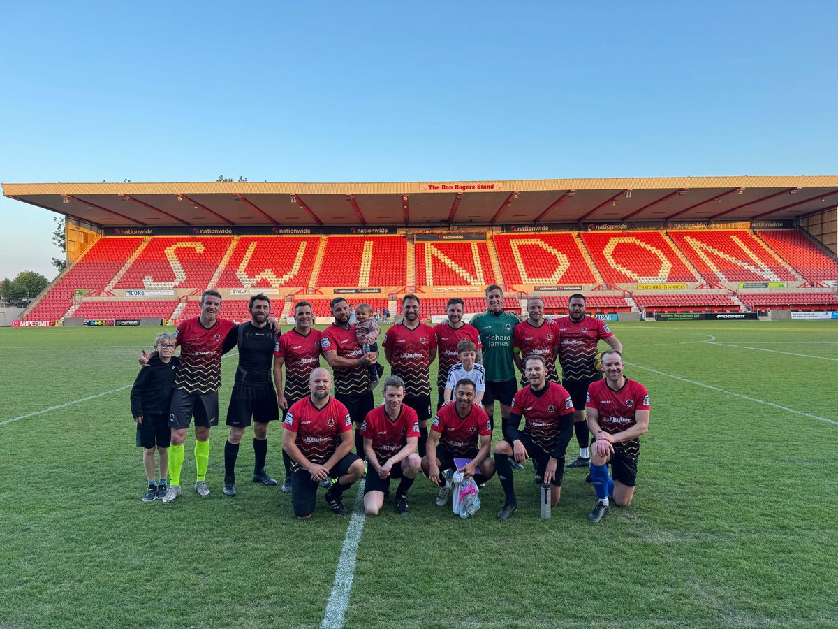 Penhill Vets 4-5 Redhouse Vets

Pratty ⚽️⚽️⚽️
Jones ⚽️ 
Howe ⚽️

Great evening of football. Some cracking goals scored and undoubtedly be a few stiff legs tomorrow after 90 mins.