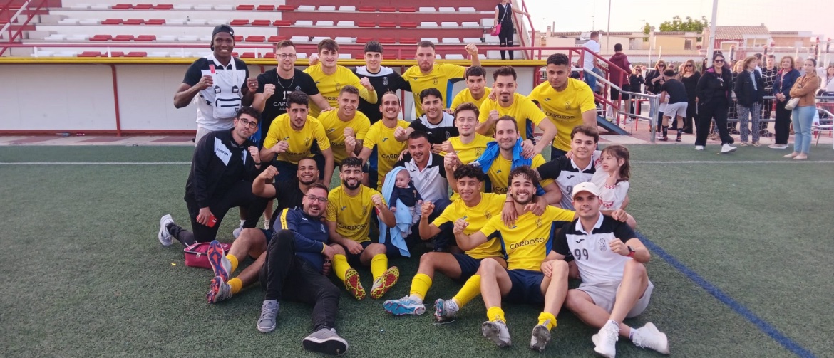 1 Autonómica - Grupo II

El CD Beniel celebra su título liguero y certifica su campeonato al cosechar un imparable (0-0) en el Nicolás de las Peñas ante Bullas Deportivo