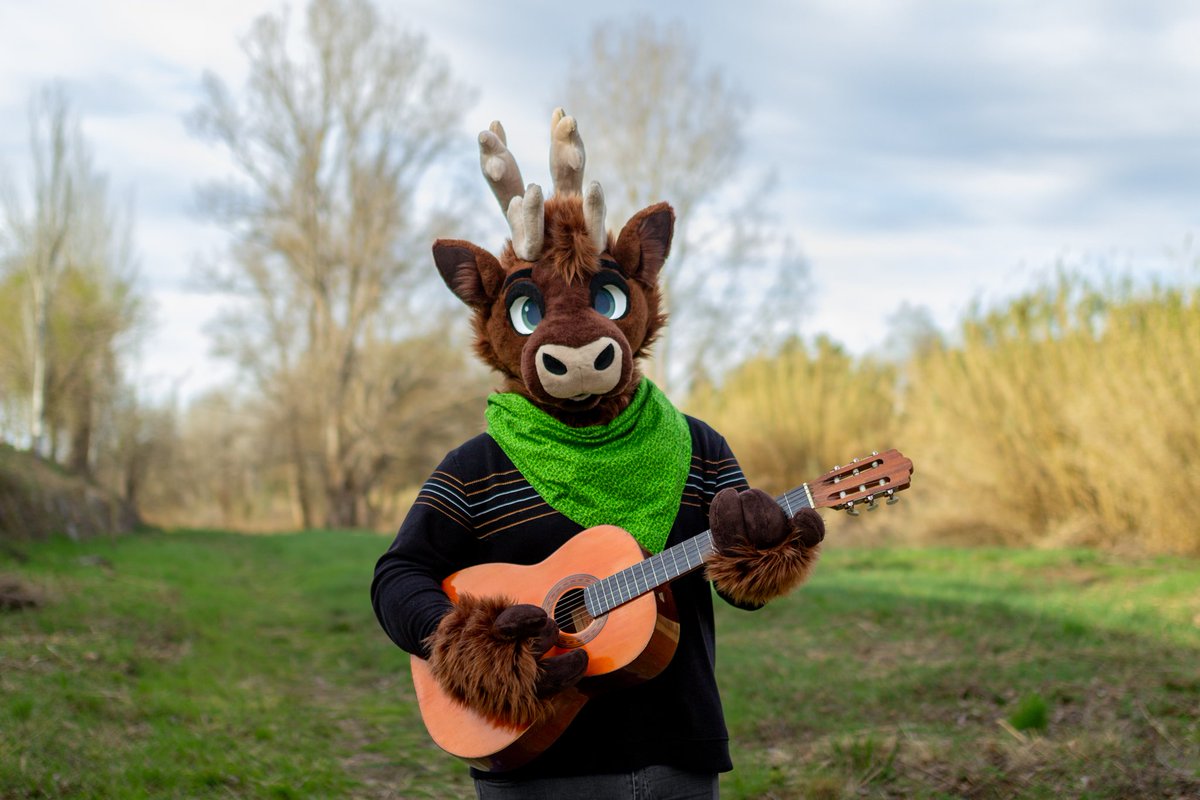 Barlow is two years old! See him around this weekend at #cfz2025 !!
🪡 <a href="/ScarletWingsFS/">Scarlet Wings Fursuits</a> 
📷 <a href="/CarallotPhotos/">Carallot Photos ➡️ EF</a>