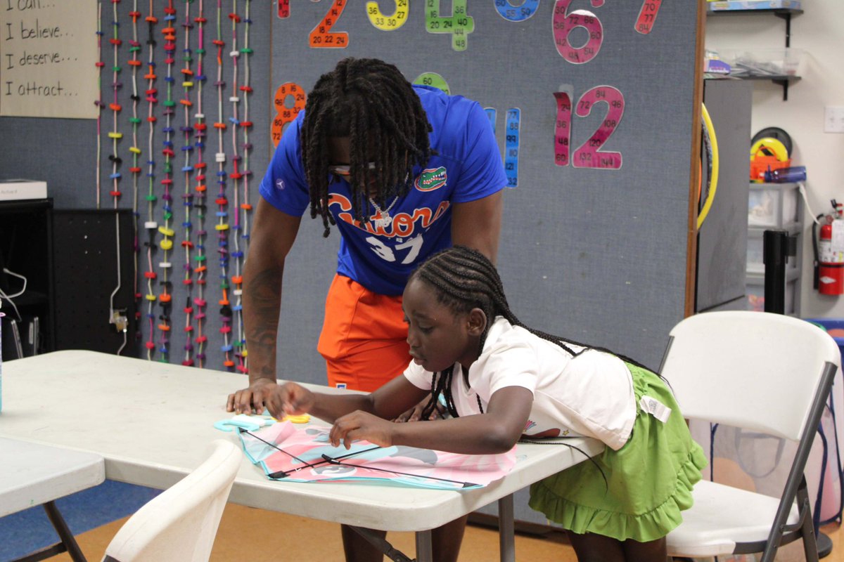 Had an outstanding time working with the after-school program at Partnership for Strong Families'
SWAG Resource Center! Click the link to Learn more about ways to volunteer with these great group
of kids:  pfsf.org/get-involved/v…
@fl_victorious #FVFoundation