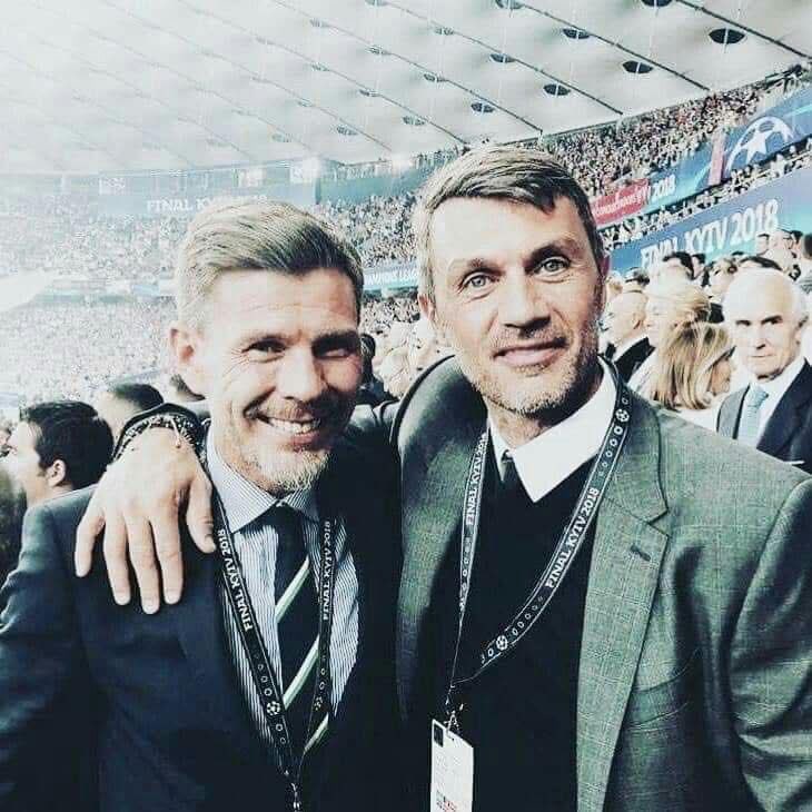 ChiccoRossoNero's tweet photo. #saveacmilan
#elliottout
#redbirdout
#fallimentotale https://t.co/0mJdb5aDvV