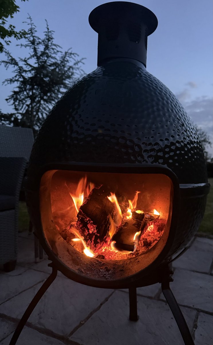 Can’t bate an auld Chiminea fire ….
Outdoors &amp; enjoying it ….
#firepit #fire