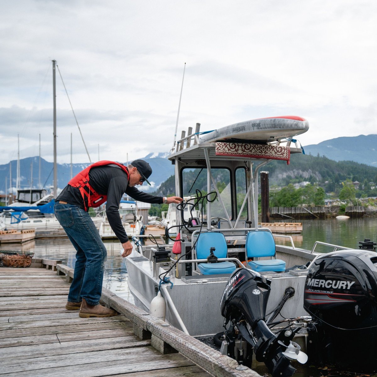 To celebrate Safe Boating Week, we’re offering up to 40% off gear that helps protect those who #livebeyondland 

When you invest in high-performance flotation and gear, you’re investing in safe, memorable days on the water for years to come. 

mustangsurvival.ca/collections/sa…