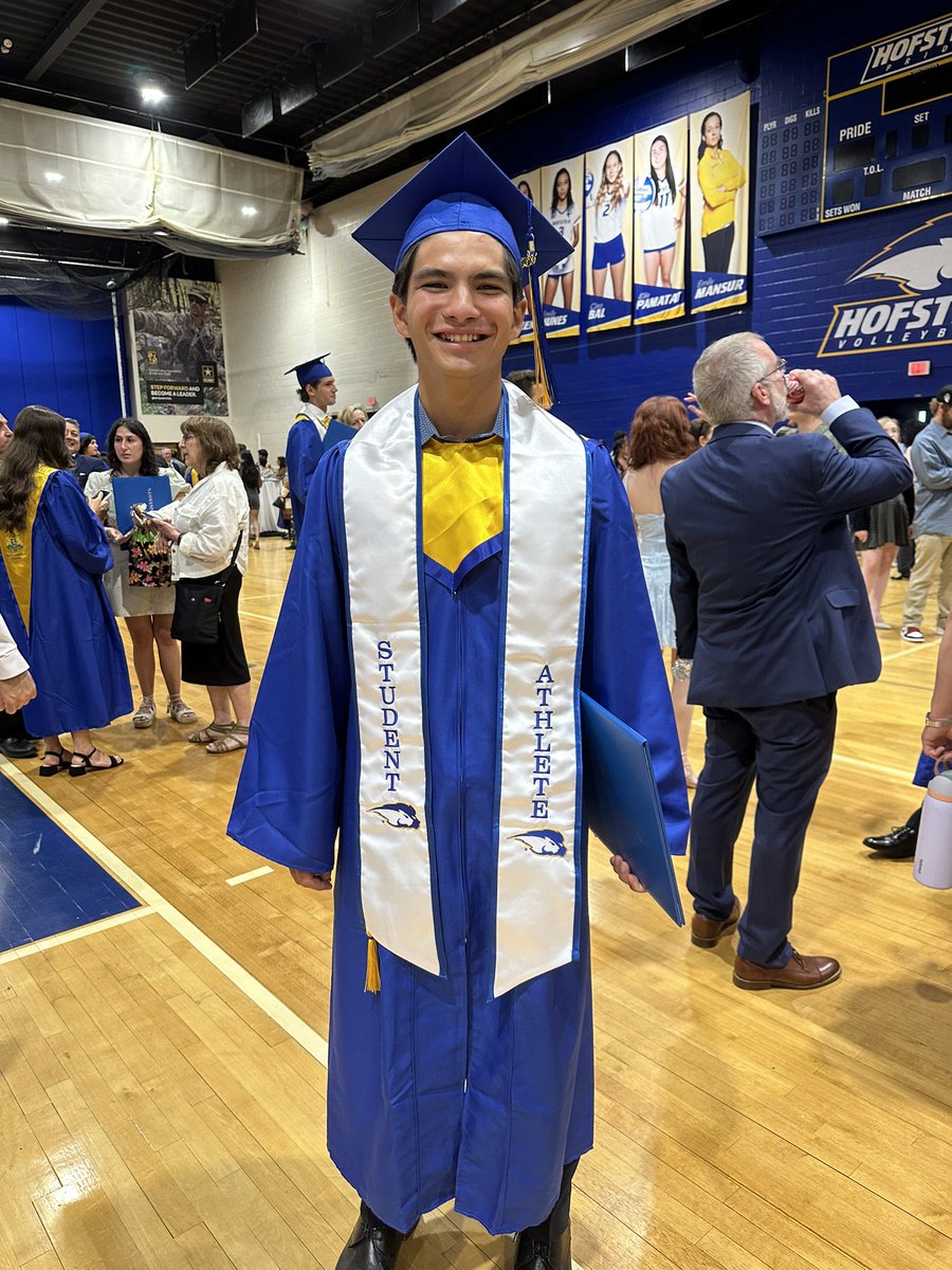DYANCASTILLEJO's tweet photo. Massive Congratulations to our dear Son Matthew !!๐ Beyong Amazing . Thank you Lord Jesus ! College grad with honors /Student/Athlete ๐๐๐๐พ Super grateful God ๐ #Hofstra #hofstrapride #NewYork https://t.co/TeIMBkUEBC