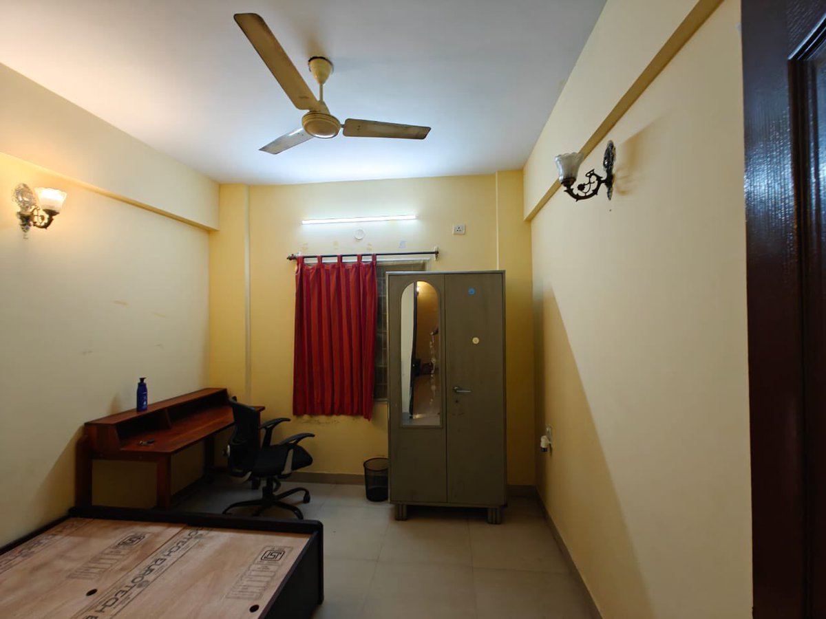 yugkha3's tweet photo. me and @Prateek_0924 are looking for a 3rd flatmate to join our cozy 3bhk flat in Koramangala 6th block.

rent: 13.5k INR (includes maintenance 😋)
images attached

more details in comments https://t.co/Tq4bCblMe8