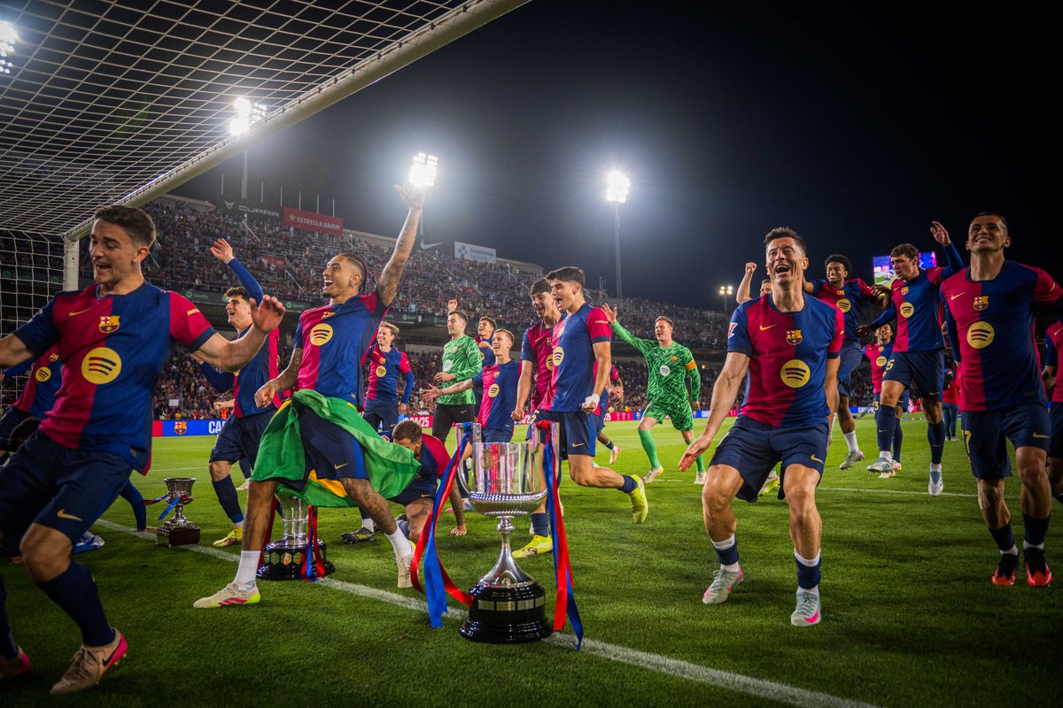 FCBarcelona_es's tweet photo. Temporada inolvidable 🏆🏆🏆 https://t.co/v54b2vz8Le