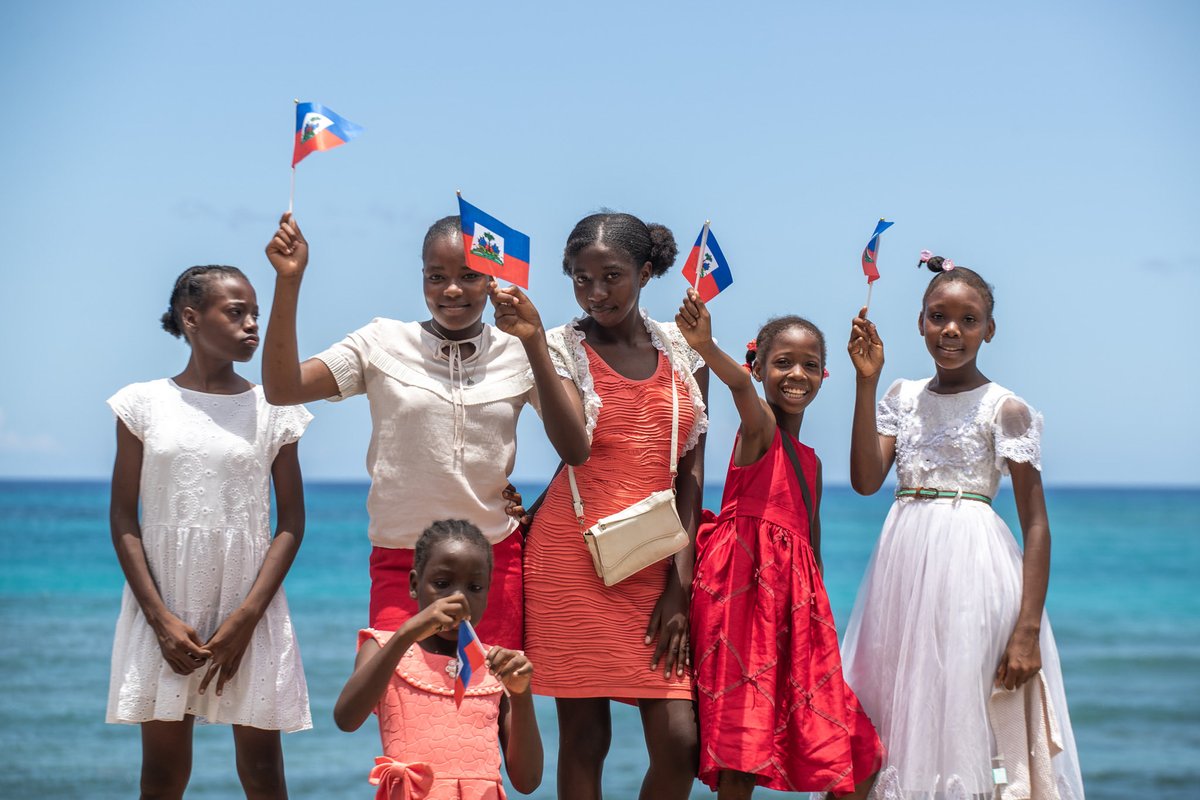 Bon fèt drapo! Moun Kay Jakmèl salye tout peyi a. 🇭🇹🇭🇹
📷 <a href="/JeanElieRider/">Jean Elie Fortuné</a> / <a href="/DeyeMonEnfo/">Dèyè Mòn Enfo</a>