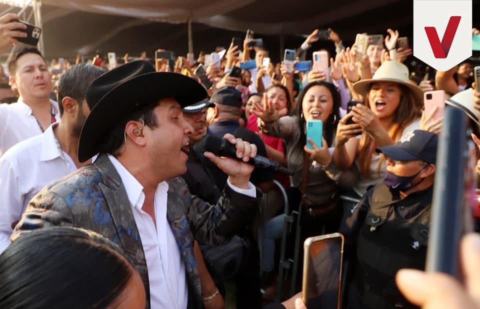 #UnDíaComoHoy l El 18 de mayo de 2022 celebramos a los maestros de Ecatepec con un magno evento en el que nos acompañó el gran JULION ÁLVAREZ para deleitar y agradecer a miles de profesores y profesoras por su trabajo en favor de nuestros niños y jóvenes.

#TodoElPoderAlPueblo