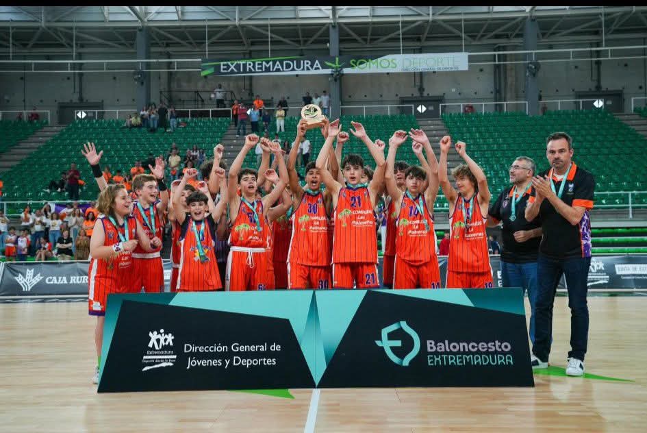 🏀 Baloncesto 
El jugador miajadeño del CB Inicia, Serag  Chaoui se han proclamado subcampeón de Extremadura con su equipo.
Enhorabuena!!!