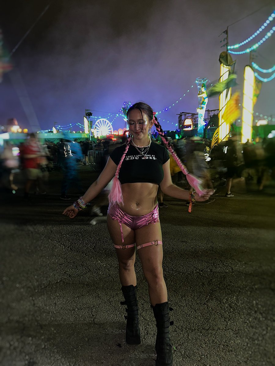 clairevsbirdman's tweet photo. edc year 3 ✨ https://t.co/ijtIqjTEez