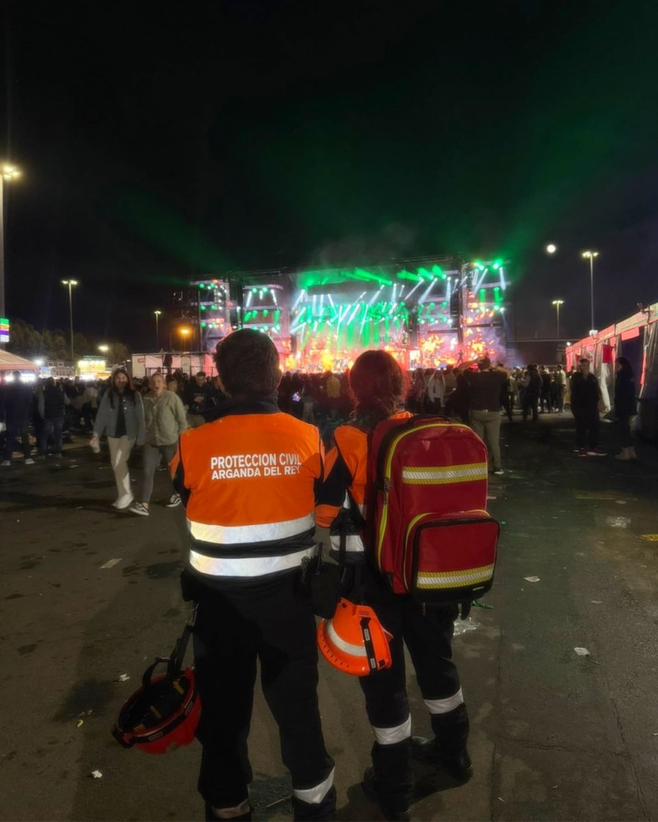 PCivil_Arganda's tweet photo. Estos días colaboramos en Rivas con los compañerxs de @pc_rivasvaciamadrid durante sus fiestas. ¡Gracias por la acogida! Orgullosos de ser parte de esta gran familia naranja 🧡
#AytoArgandaDelRey #AytoRivasVaciamadrid #LasProtesTrabajan #LasProtesColaboran #SomosVoluntarios https://t.co/5ftBvSmLo7