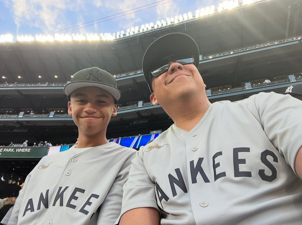 joelito7321's tweet photo. @Yankees #PinstripePride #JerseyDayNYY Always Quality time with Family. Father Son and nephew. https://t.co/k1CjFpi7q6