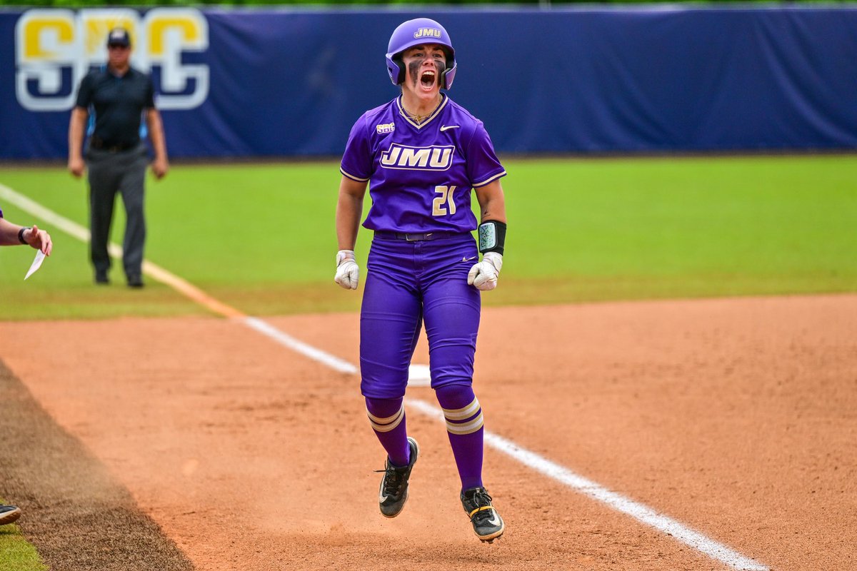 This <a href="/LibertySB/">Liberty Softball</a> vs <a href="/AggieSoftball/">Texas A&M Softball</a> Softball Regional trifecta is insane!!

Win or lose….y’all young women should be proud of y’all effort!!

Makes <a href="/JMUSoftball/">JMU Softball</a> effort against this tough Liberty team earlier this year  that much more encouraging 

Can’t wait for 2026 #21💪