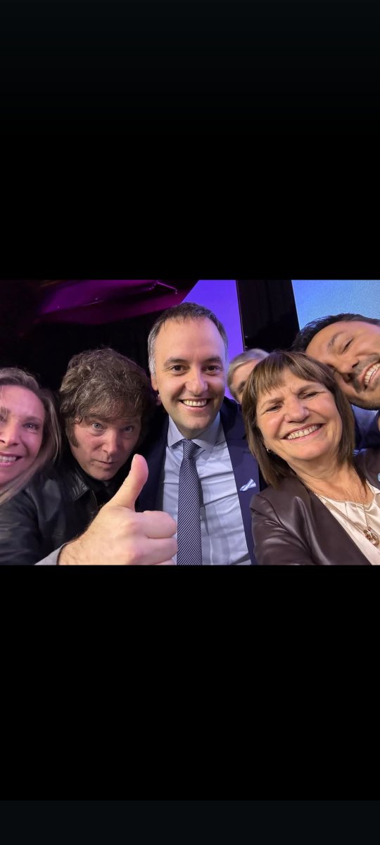 OscarChocobar1's tweet photo. Muchas felicidadesssss https://t.co/KLTkAJmjdS