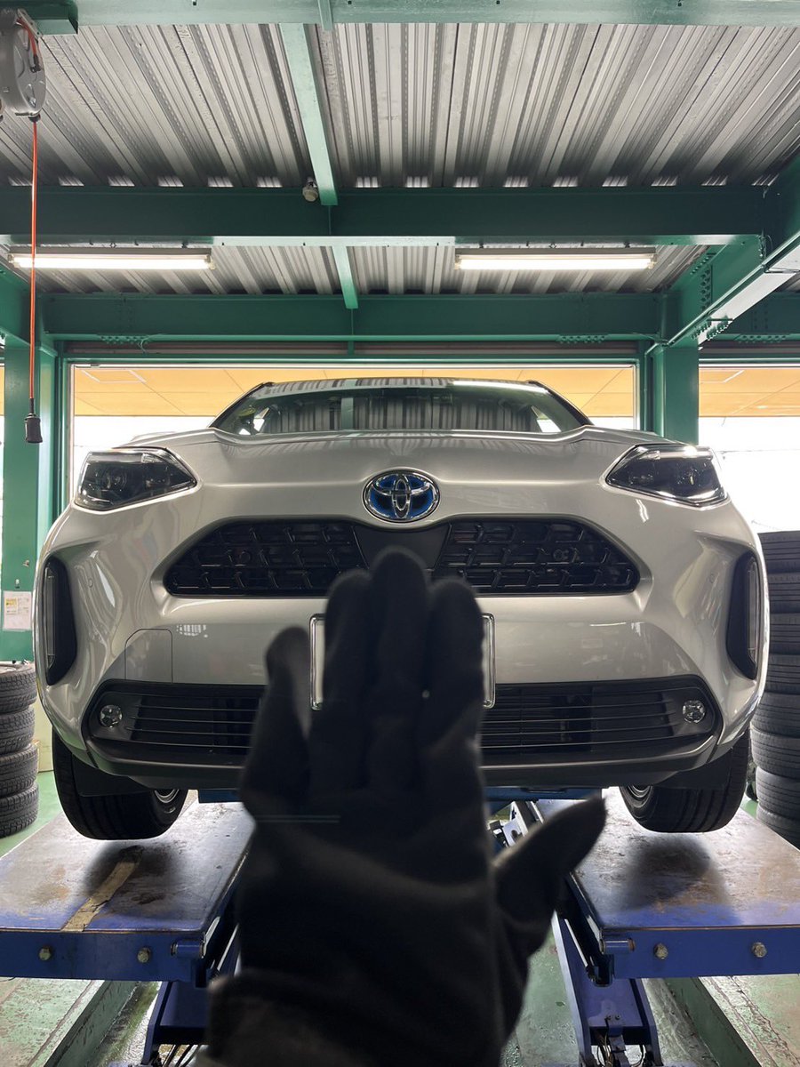 TgMishima's tweet photo. こんにちは〜 #タイヤガーデン三島 です
#トヨタ #ヤリスクロス のタイヤ交換です
タイヤは #BluEarthXT #AE61 を装着‼️
こちら全サイズ #ウェット性能a です‼️
雨の日も安心です! https://t.co/C5RpH2Ctcy