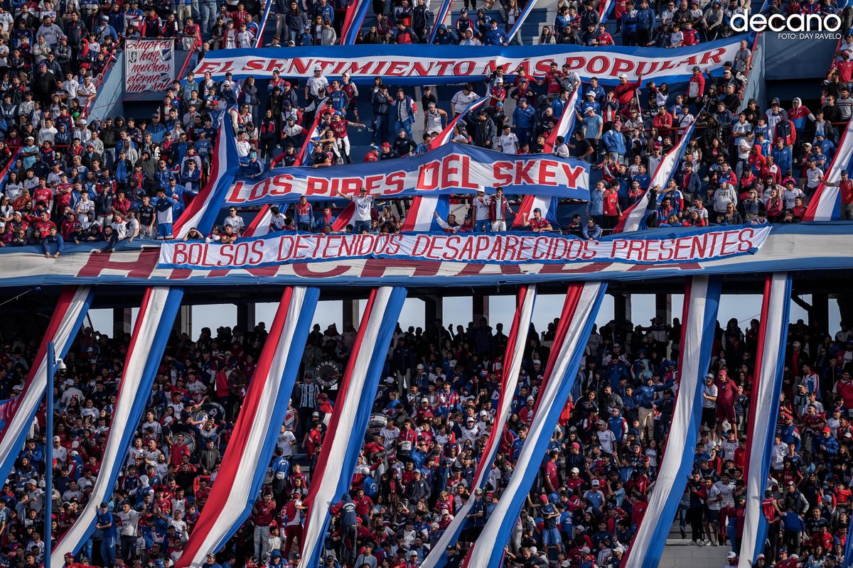 Un año más la Hinchada de Nacional volvió a desplegar la bandera que homenajea a los Bolsos Detenidos Desaparecidos, sumando además miles de margaritas multiplicadas por toda la tribuna.

Gracias a todas y todos los Bolsos por el compromiso de sostener esta causa que es de todos.