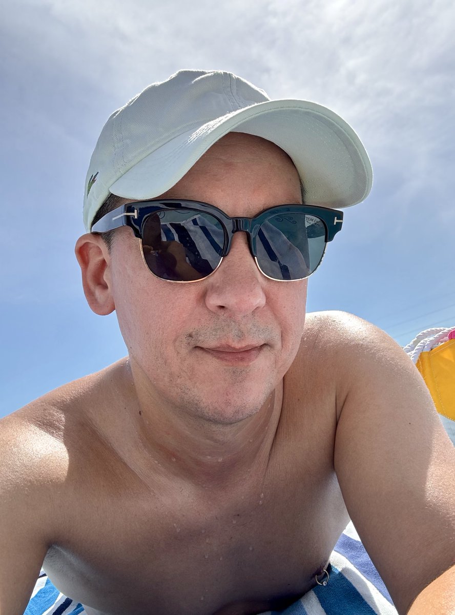 SashaEats's tweet image. #SundayFunday at the beach 🏖️😎🌊

#LoveFL #SunshineState #Florida