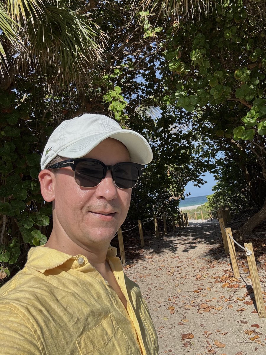 SashaEats's tweet image. #SundayFunday at the beach 🏖️😎🌊

#LoveFL #SunshineState #Florida