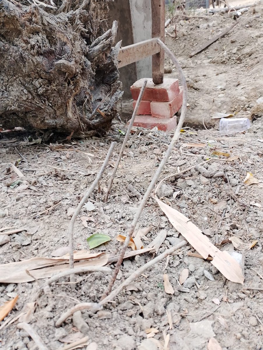 खंभे को टूटे 1 साल से ऊपर हो गया है सक्षमधिकारी को बताया गया कुछ नही किया उल्टा शिकायतकर्ता को डांट के जाते है बड़े बड़े लोहयुक्त तार निकले हैं कोई अनहोनी हो सकती है। कृपया  नए खंभे को लगवाया जाय।
<a href="/UPPCLLKO/">UPPCL</a> <a href="/MVVNLmd/">MVVNL</a> <a href="/EddTiloi/">EDD TILOI AMETHI</a> <a href="/MVVNLHQ/">Madhyanchal Vidyut Vitran Nigam Limited</a> <a href="/mvvnlamethi/">@MVVNLAMETHI</a>