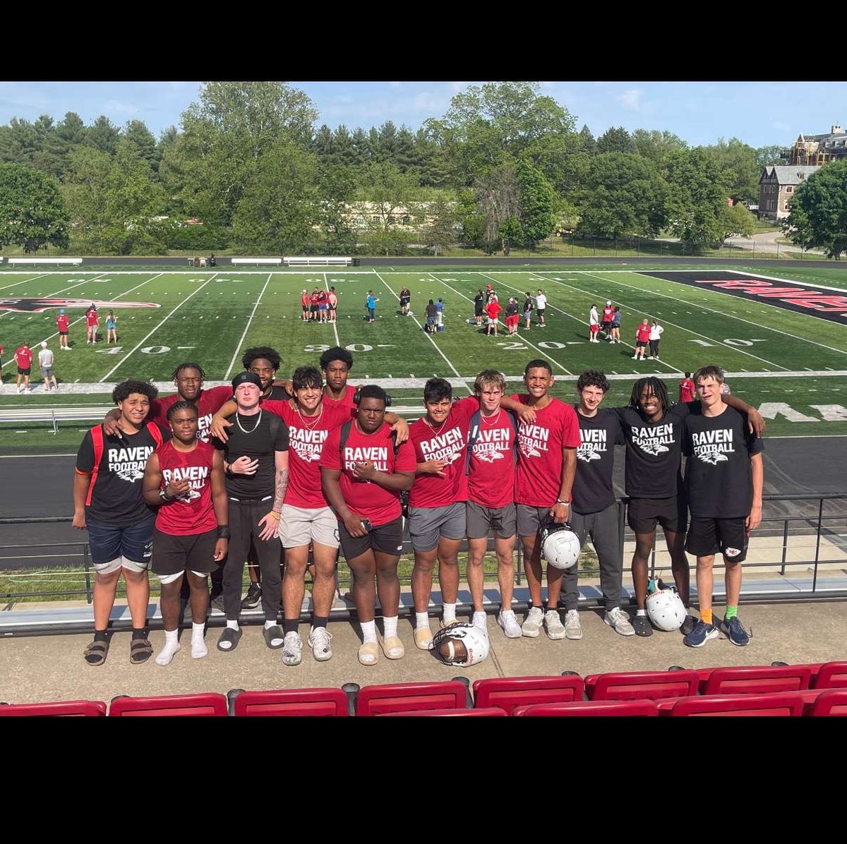 CaleWilliams15's tweet image. Had a great day at the Benedictine camp with all my teammates! Thank you coach @JoelOsborn_BC and all the other player assistants for the coaching. @OEHawksFootball @OEastAthletics @CoachCPorter