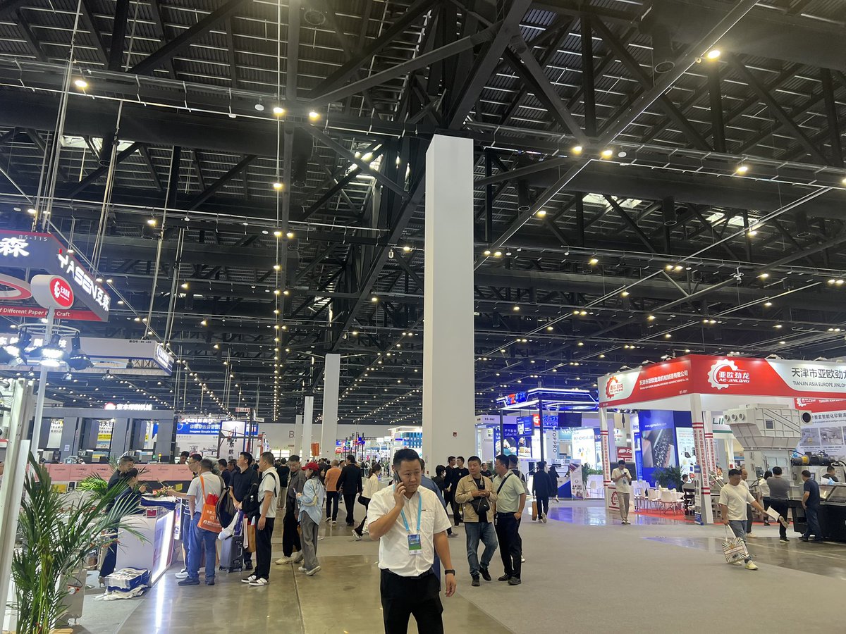 mitec_co's tweet photo. 只今中国北京国際展示会場にて行われるCHINA PRINT 2025を視察に行っています。

11ホールありスケールが大きい。

視察しながら歩くのに大変だったが、中国製機械は以前と比べて質が向上しビックリ���ました。

興味ある機械が幾つかあり輸入販売したいと思います。

#CHINA PRINT 2005 https://t.co/PgxASaalXf