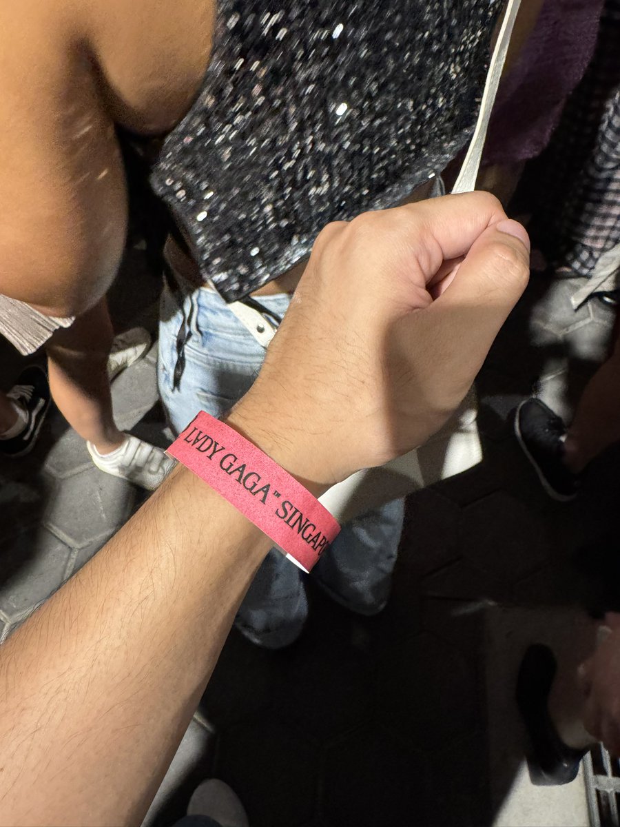 notthxtserious_'s tweet image. before and after the concert. haggard na at lapot but it was the best 2 hours of my life. monsters never die