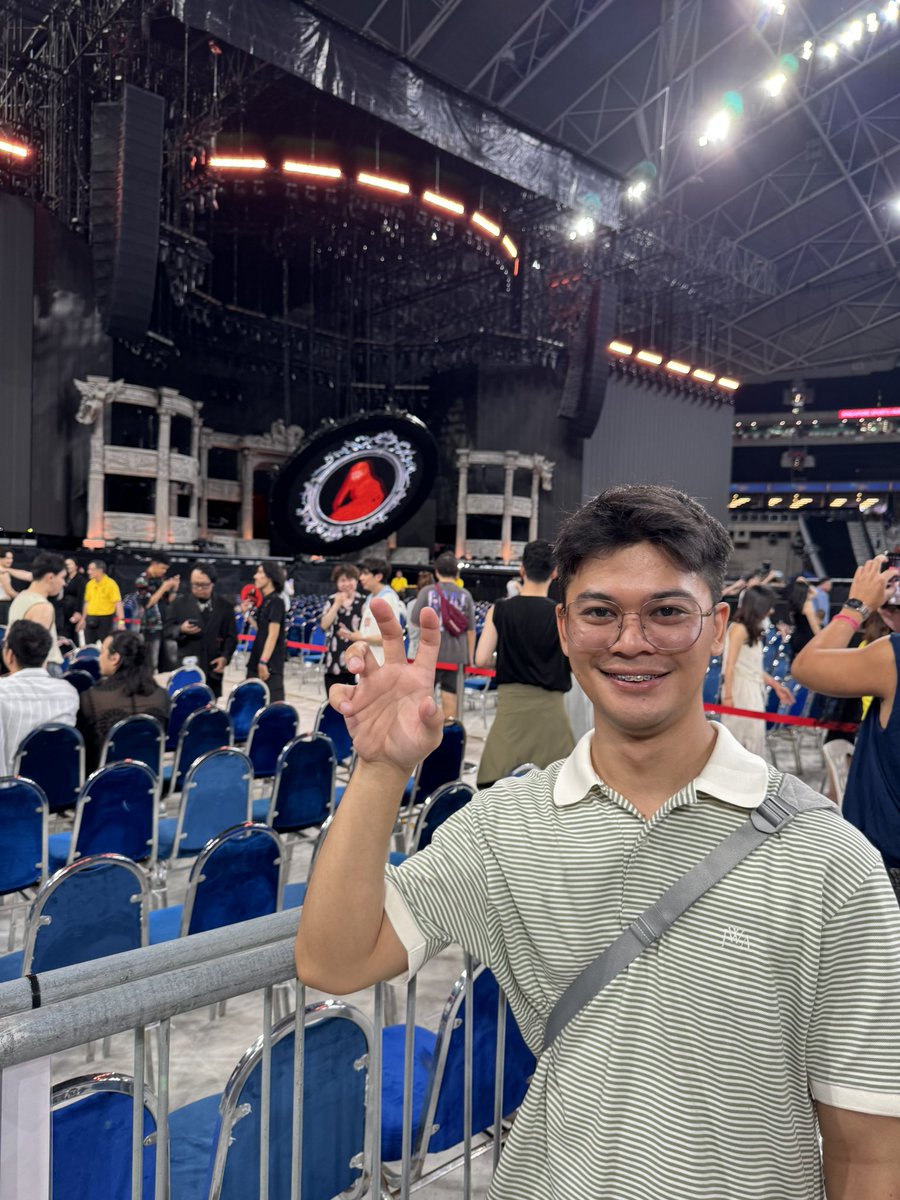 notthxtserious_'s tweet image. before and after the concert. haggard na at lapot but it was the best 2 hours of my life. monsters never die