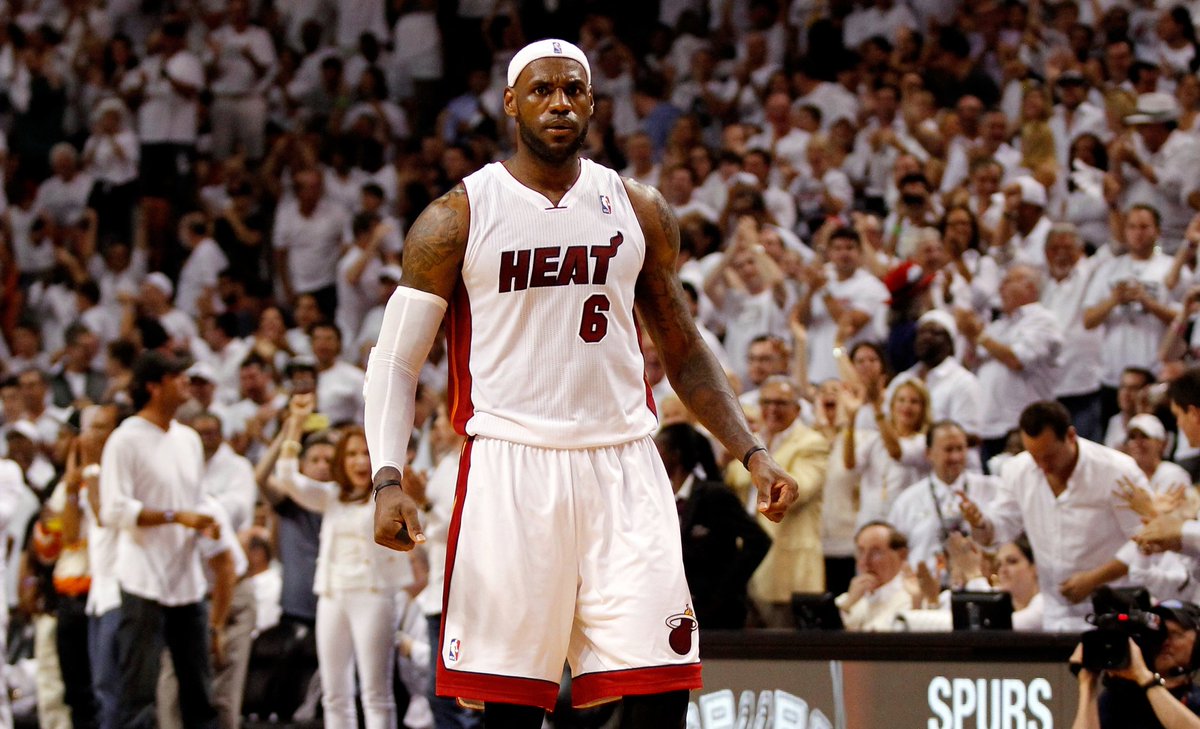 BronMuse's tweet image. Which version of LeBron James is the best? 🤔

— 1st stint Cavs
— Miami
— 2nd stint Cavs
— Lakers