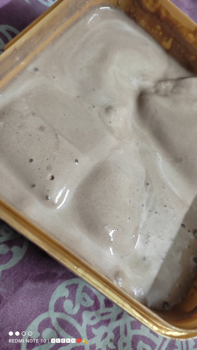 Mayank20142685's tweet photo. My order id 206571068493163 the ice cream was fully melted and box was broken and the chat instantly closed as i complaint very bad behaviour from @SwiggyCares @SwiggyInstamart never expected such a bad service https://t.co/yEcA9ANl33