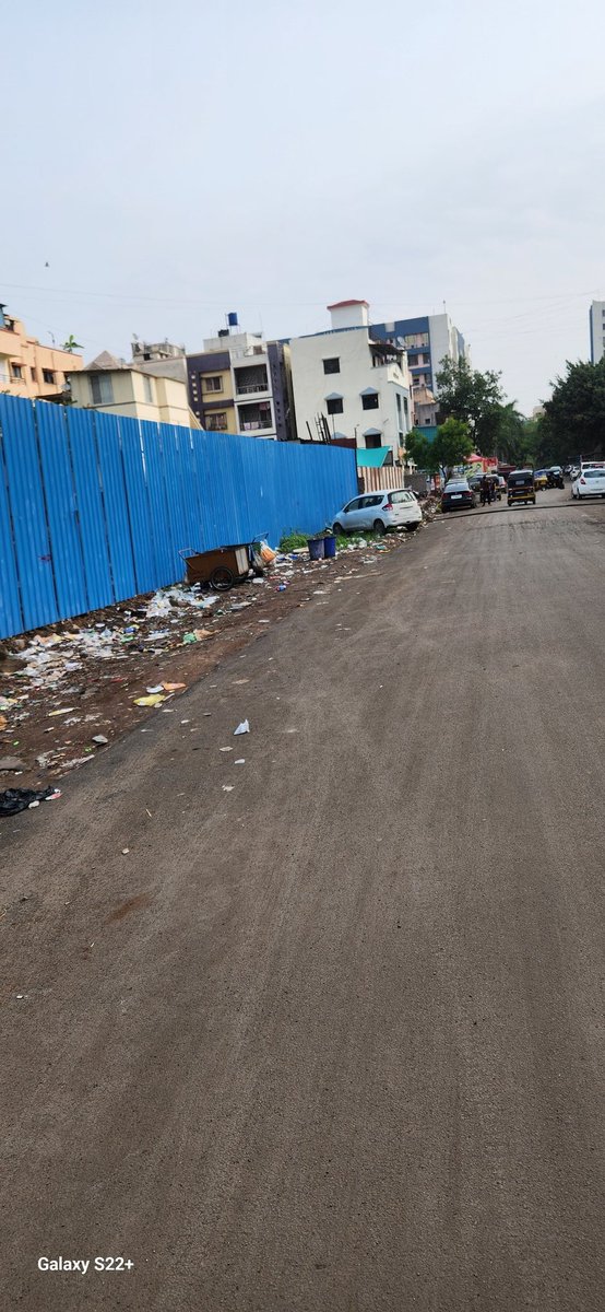 newguy_Pinaki's tweet photo. @PMCPune Even after so many days of my previous complaint still lot of garbage on dp road in 151 Gnyandeep Society road in Magarpatta, near Noble Hospital.....extremely unhygienic and looking dirty. https://t.co/6tcV4f29mN