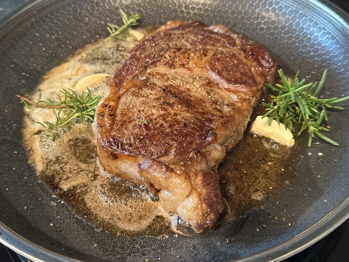dominikmuggli's tweet image. Made a steak 🥩 in the pan (yesterday). #ribeye
