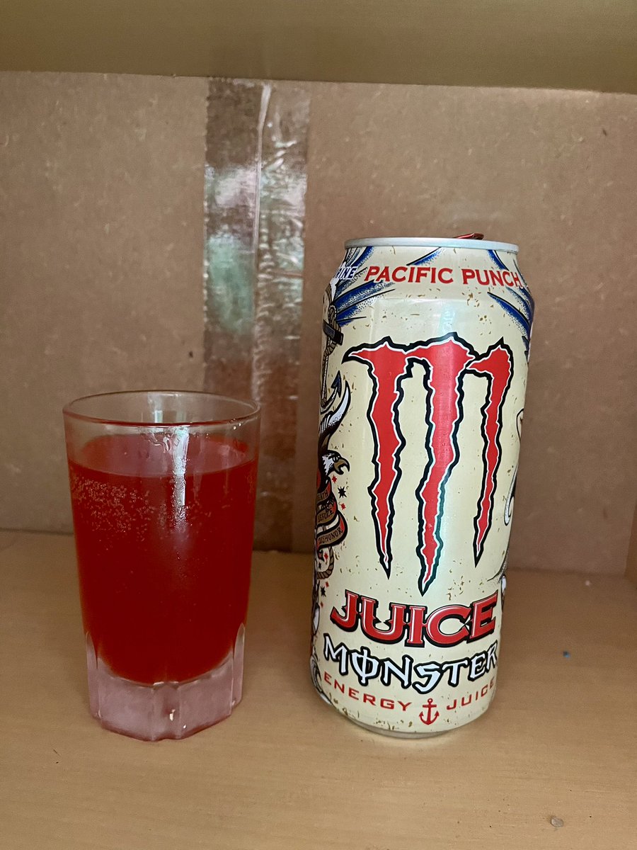 Tomasuyji's tweet photo. 今日はモンスターエナジーのパシフィックパンチを飲んだ
とっても美味しかった
#モンスターエナジー #MonsterEnergy
#モンスターエナジーパシフィックパンチ
#MonsterEnergyPacificPunch
#パシフィックパンチ #PACIFICPUNCH
#JUICEMONSTERPACIFICPUNCH https://t.co/W3CI16RNAD