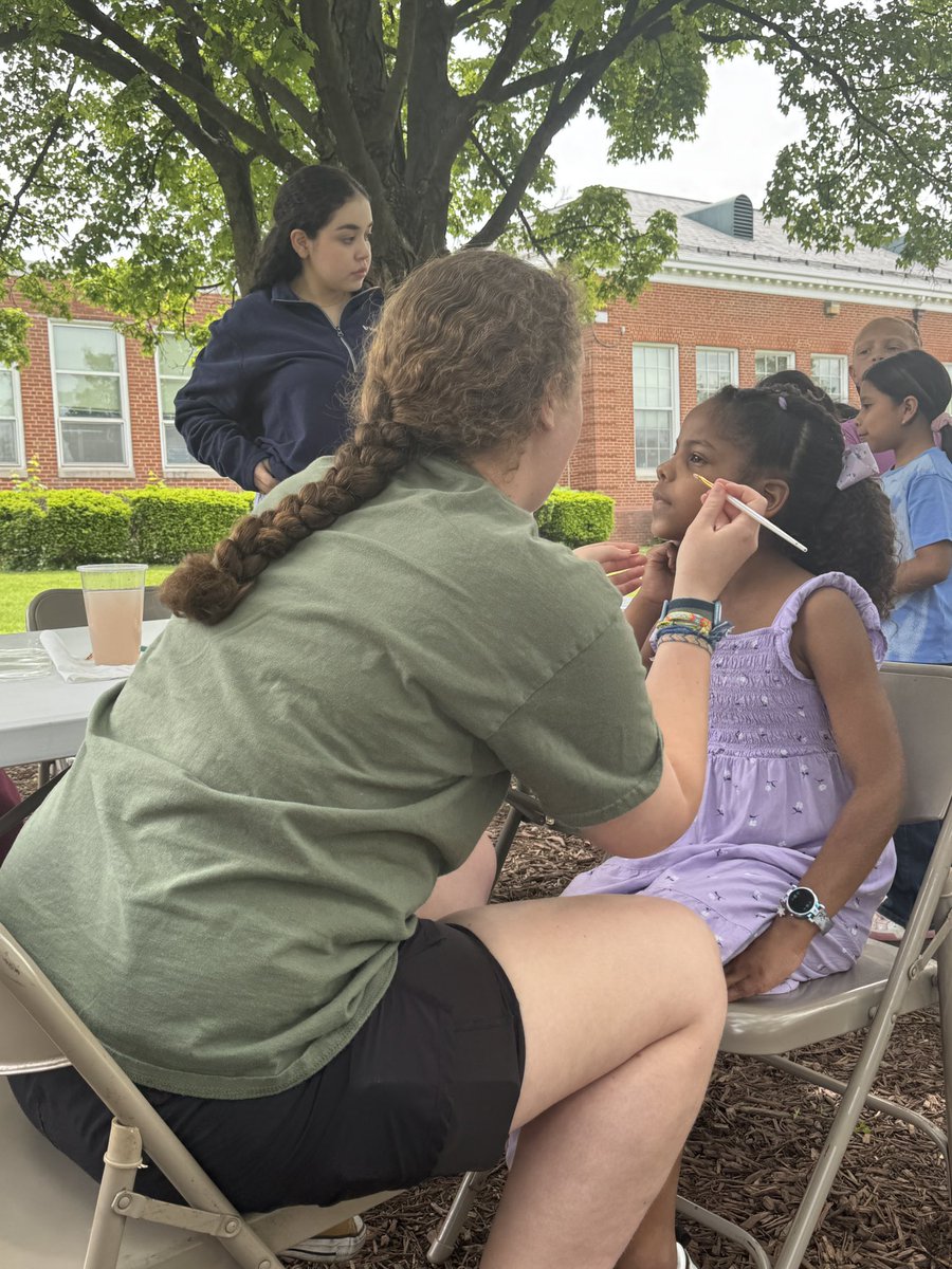 Face painting at the VACDES Attendance Celebration 🎉 🎨