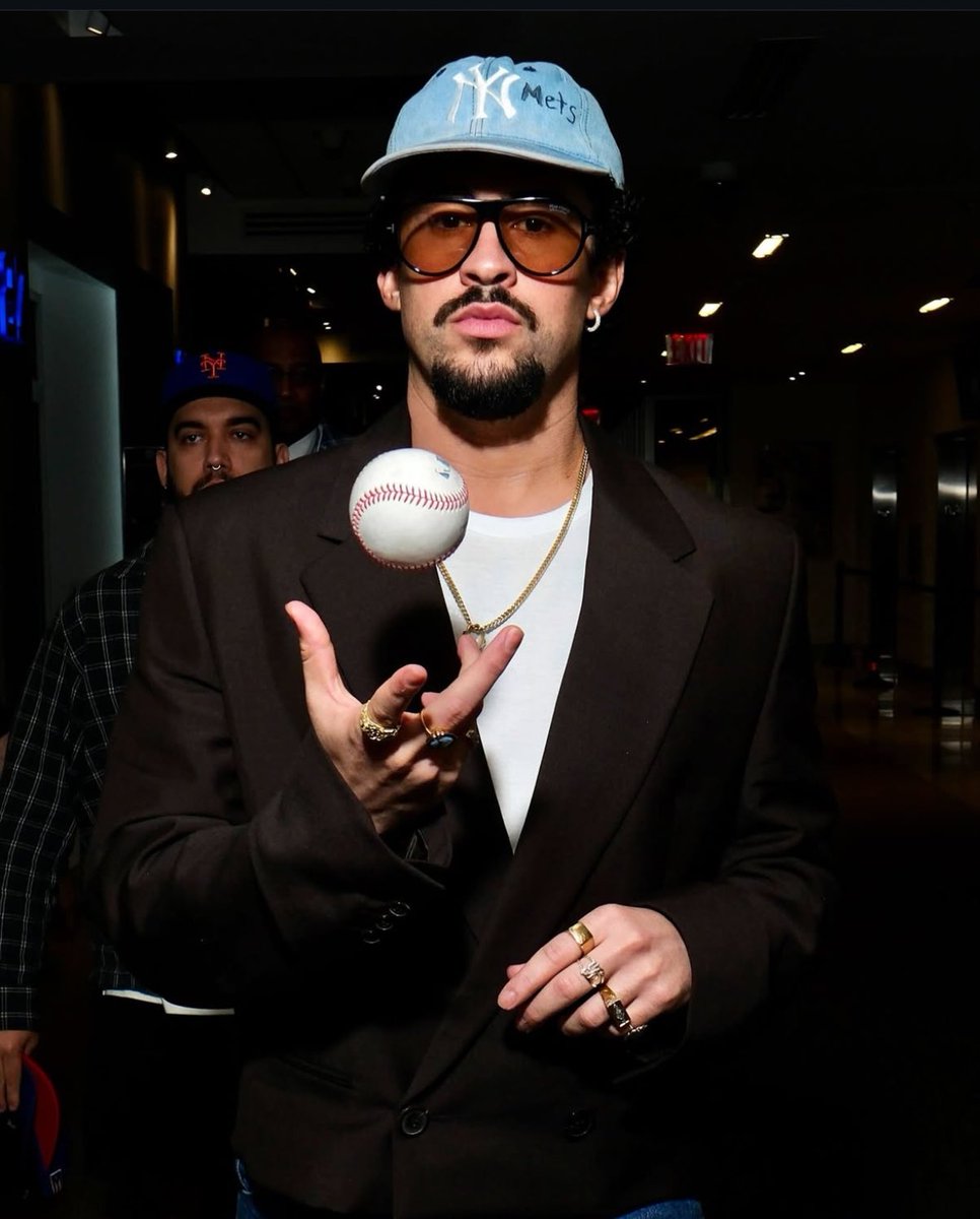 AccessBadBunny's tweet photo. Bad Bunny at today’s Yankees vs. Mets game https://t.co/bFWfrmnDVO