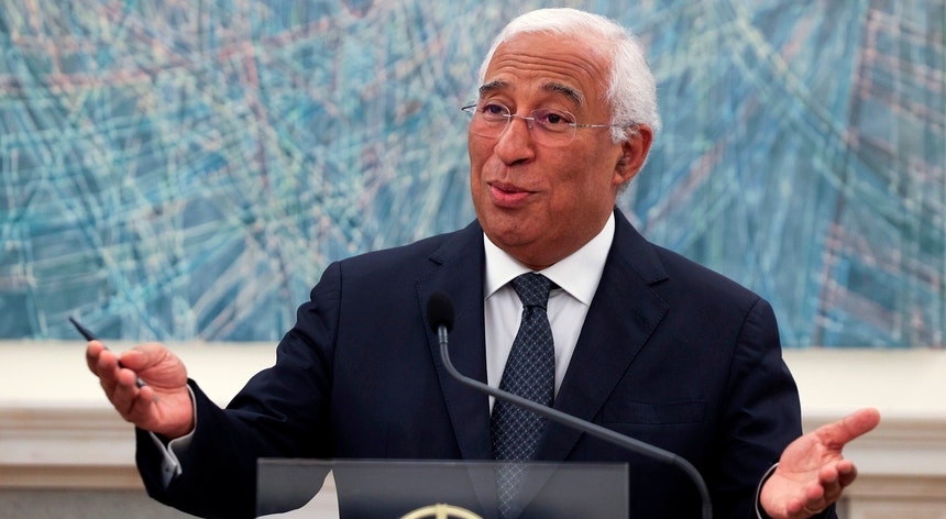 Este artista é o principal responsável deste cenário. Abriu as portas à imigração descontrolada, destruiu os sistemas públicos que temos, estourou dinheiro que nunca vamos recuperar numa companhia aérea.