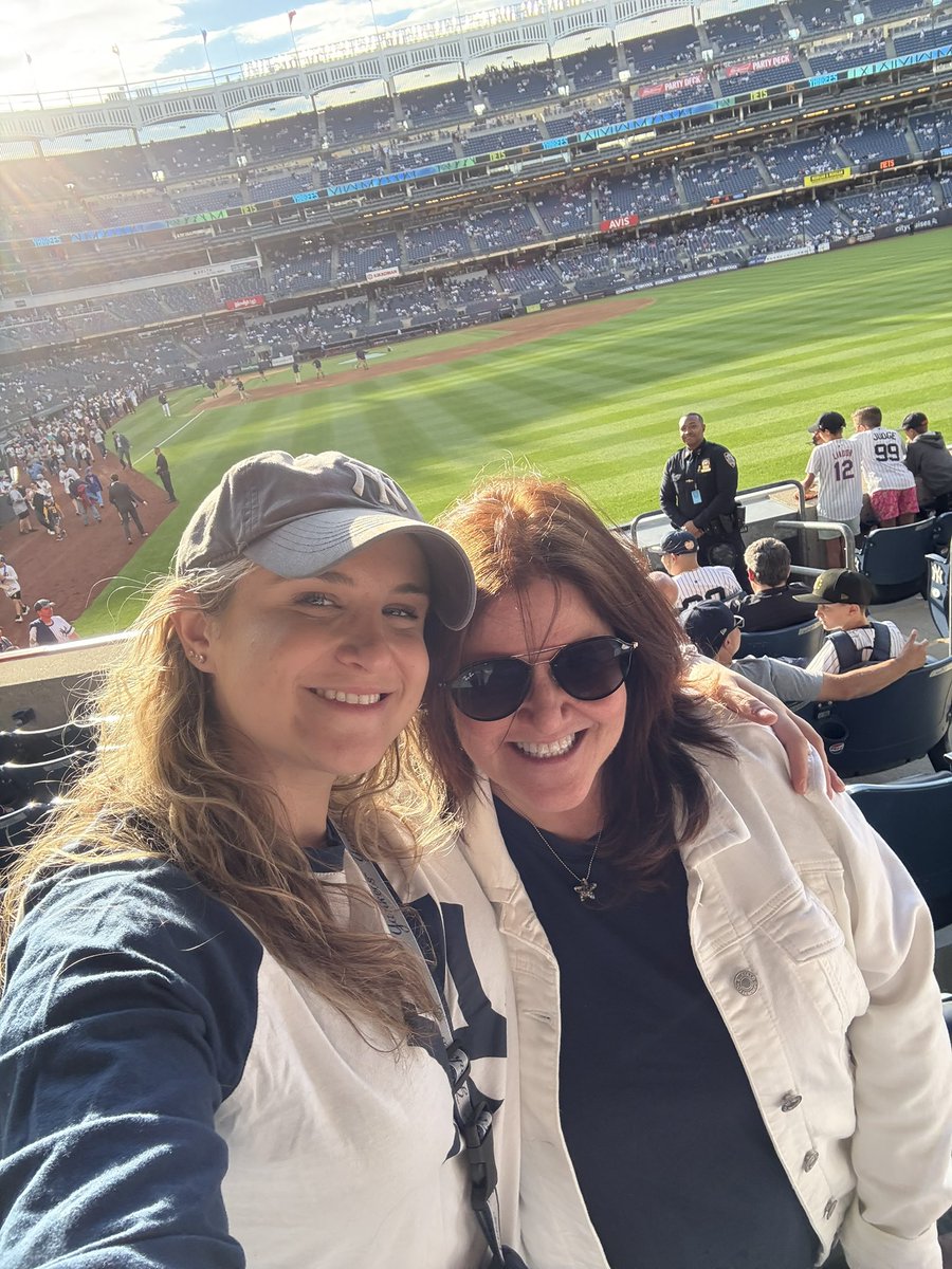 slambam93's tweet photo. Let’s Go Yankees #RepBX https://t.co/ElnspTiAoS