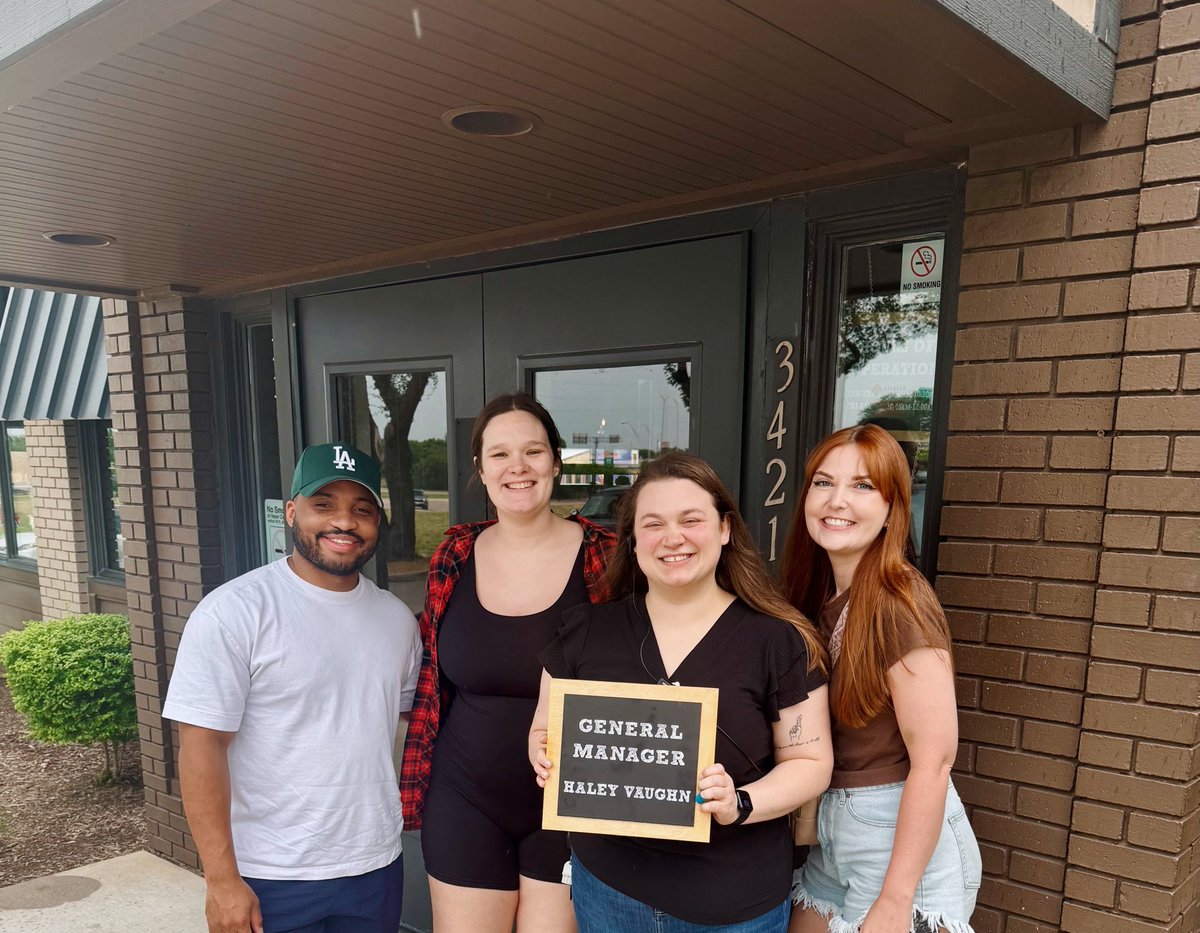 vivalahaleey's tweet image. The #ChilisGrow -ing never stops! 🤩 🌻 beyond excited to continue my story with #ChilisIrving and all of the #ChilisLove this team has to offer! ❤️🌶️ @wherry_lisa @Alicia231977258