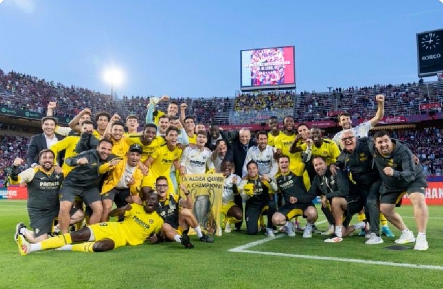 Esto es lo aparentemente normal en un campo de fútbol, que le hagan el pasillo al campeón y que los jugadores visitantes puedan celebrar sus logros sin dramas. ¿Lo entiendes <a href="/RCDEspanyol/">RCD Espanyol de Barcelona</a> ? Felicidades, Villarreal.