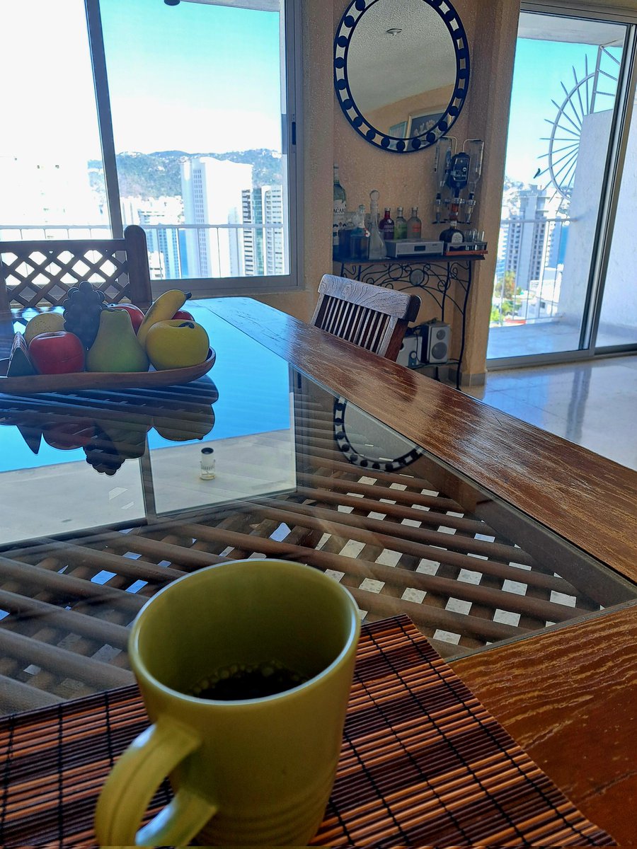 PoEscritor's tweet photo. Mi café como el amor:
—Amargo
—Fuerte
—Bien caliente
—Con cuerpo
—Con mucho aroma
—y como petróleo crudo 

ALVC...

P.d. Esperemos y hoy gané la Máquina y si pierde, de todas formas mañana hay que trabajar jajajajajaja nomms... https://t.co/Gnm8zK84Wk