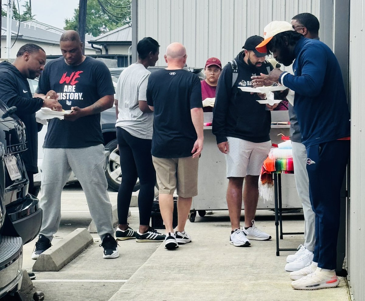 Had to bring out the Taquero for the college coaches on Saturday at Queen of the South! 

The comp on the court was hot and spicy as the salsa.