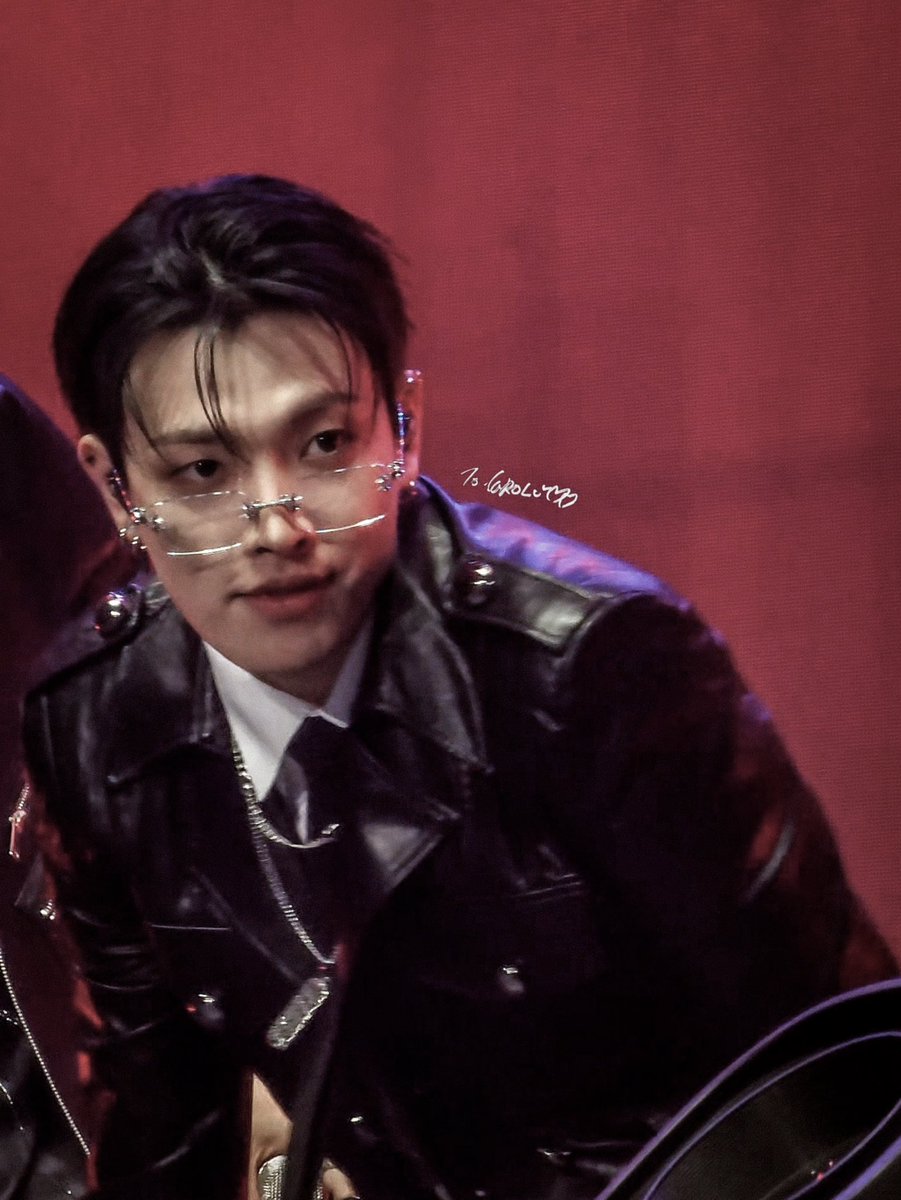 KMHJPICS's tweet photo. HONGJOONG OMGG?!?!?!?😳 https://t.co/TeawbN7re6