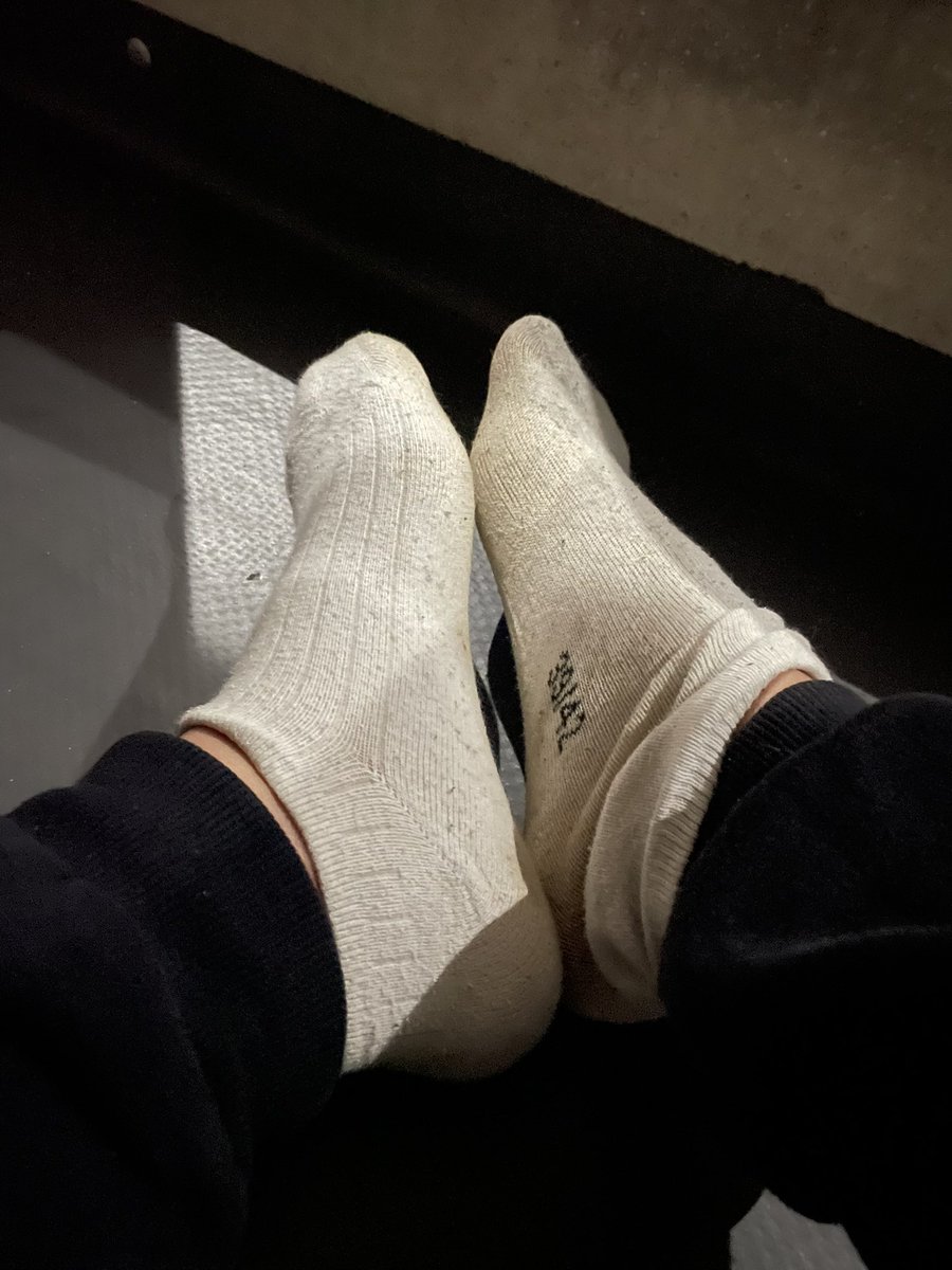 Bien dégueulasse, rien que pour vous mes souillon 
#Moneypig #fetich #feetfetısh