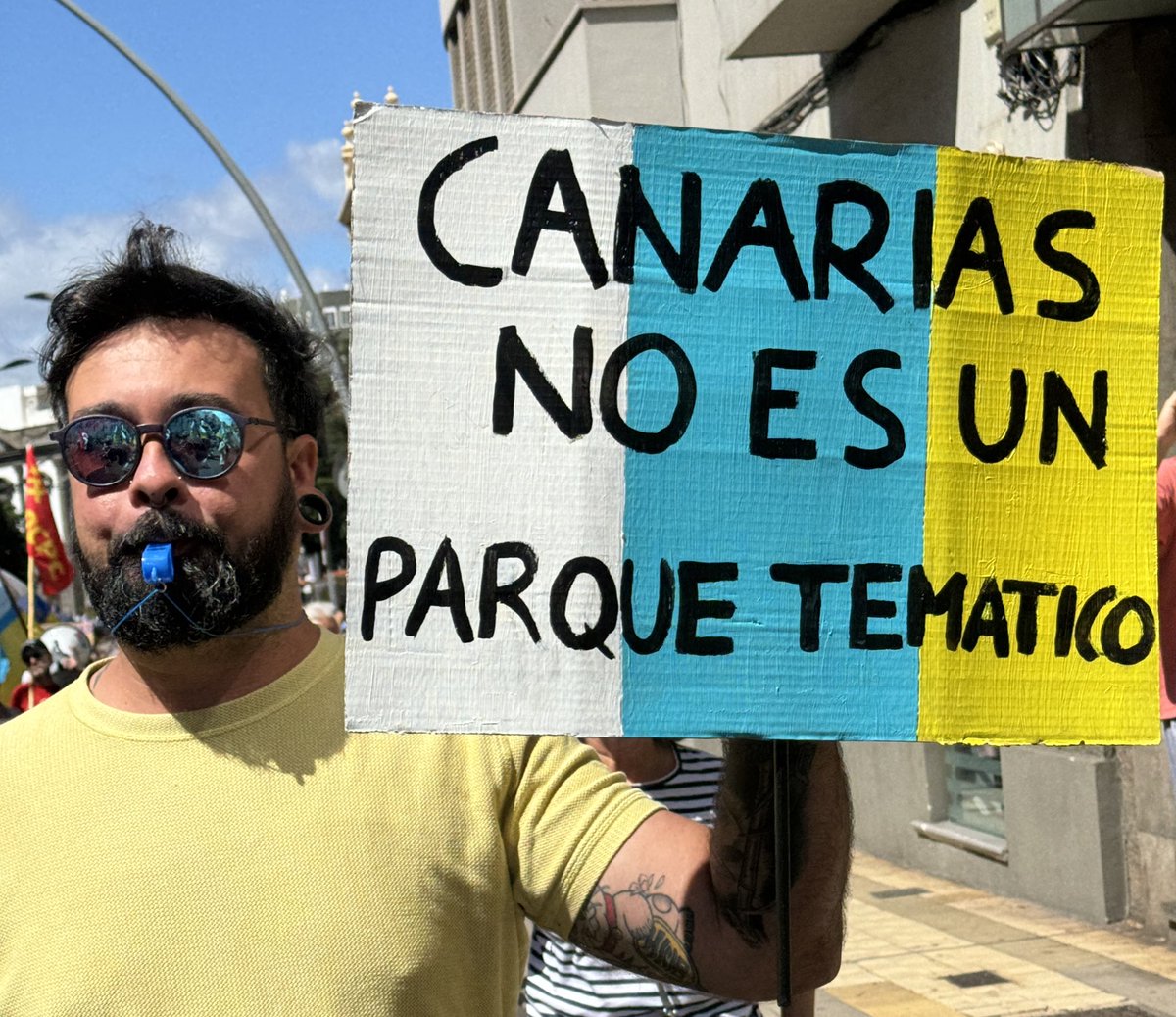 18M. Canarians march again, calling for a change the tourism model, putting their people first and protecting their islands. We calculate over 115,000 in Santa Cruz alone. Lots of noise, not one arrest. Dignity in the face of clickbait and misinformation. #CanariasTieneUnLímite