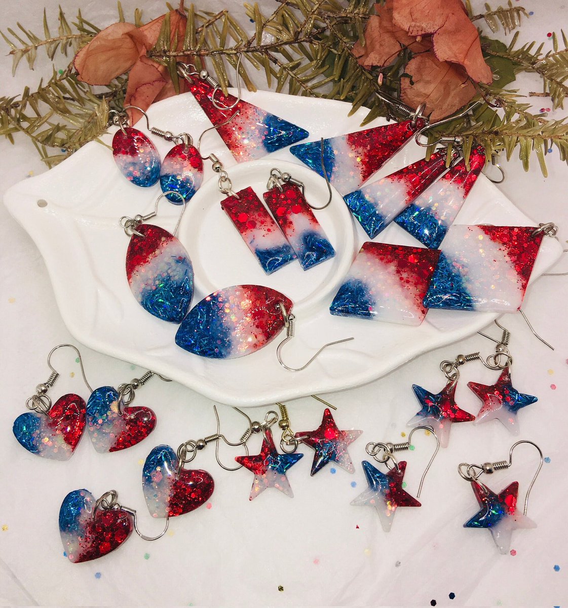 cn_hand26056's tweet image. Forth of July is around the corner. What a pretty why of showing color by wearing these glittering red white and blues. They are at my shop: cnjcreationsbyhand.etsy.com/listing/117915… #forthofjuly #earring #dangleearring #dropearring #redwhiteandroyalblue #glitterearring #Patriotism #SmallBusiness