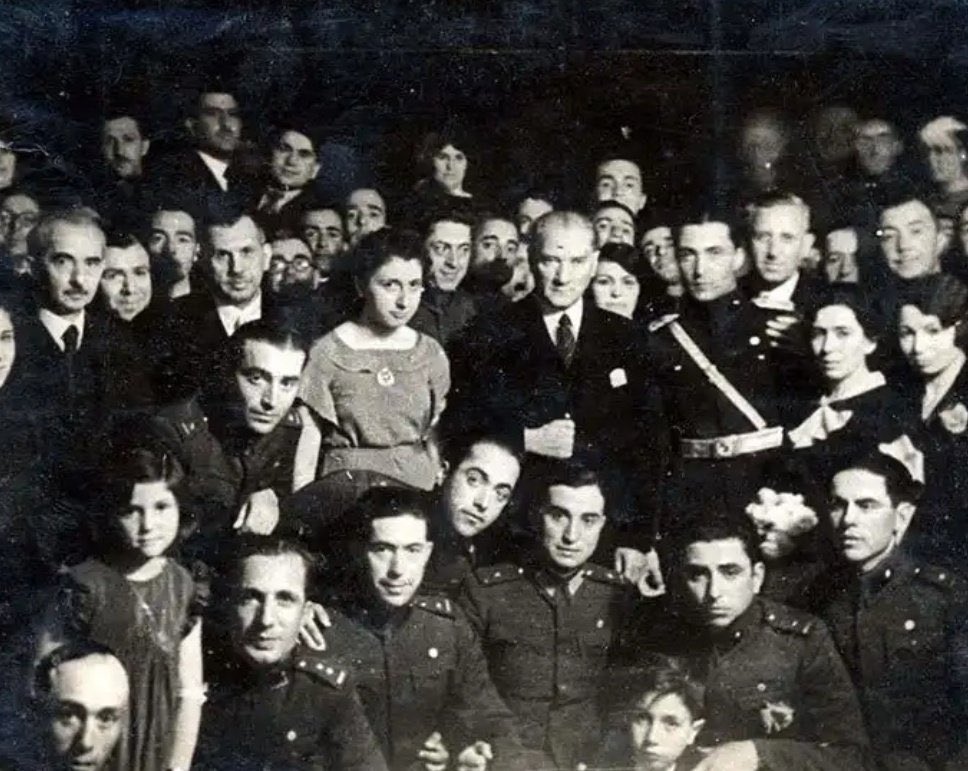 19 Mayıs Atatürk’ü Anma Gençlik ve Spor Bayramımız Kutlu Olsun🤍

Atatürk’ün gençliğe armağanı olan bu anlamlı gün, bağımsızlığa atılan ilk adımın umutla yoğrulmuş simgesidir.
O meşale hiç sönmesin… Minnetle, özlemle.